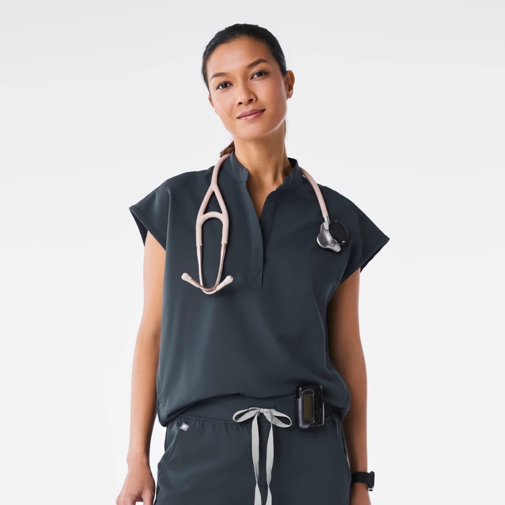 Rafaela figs scrub top - dark harbor